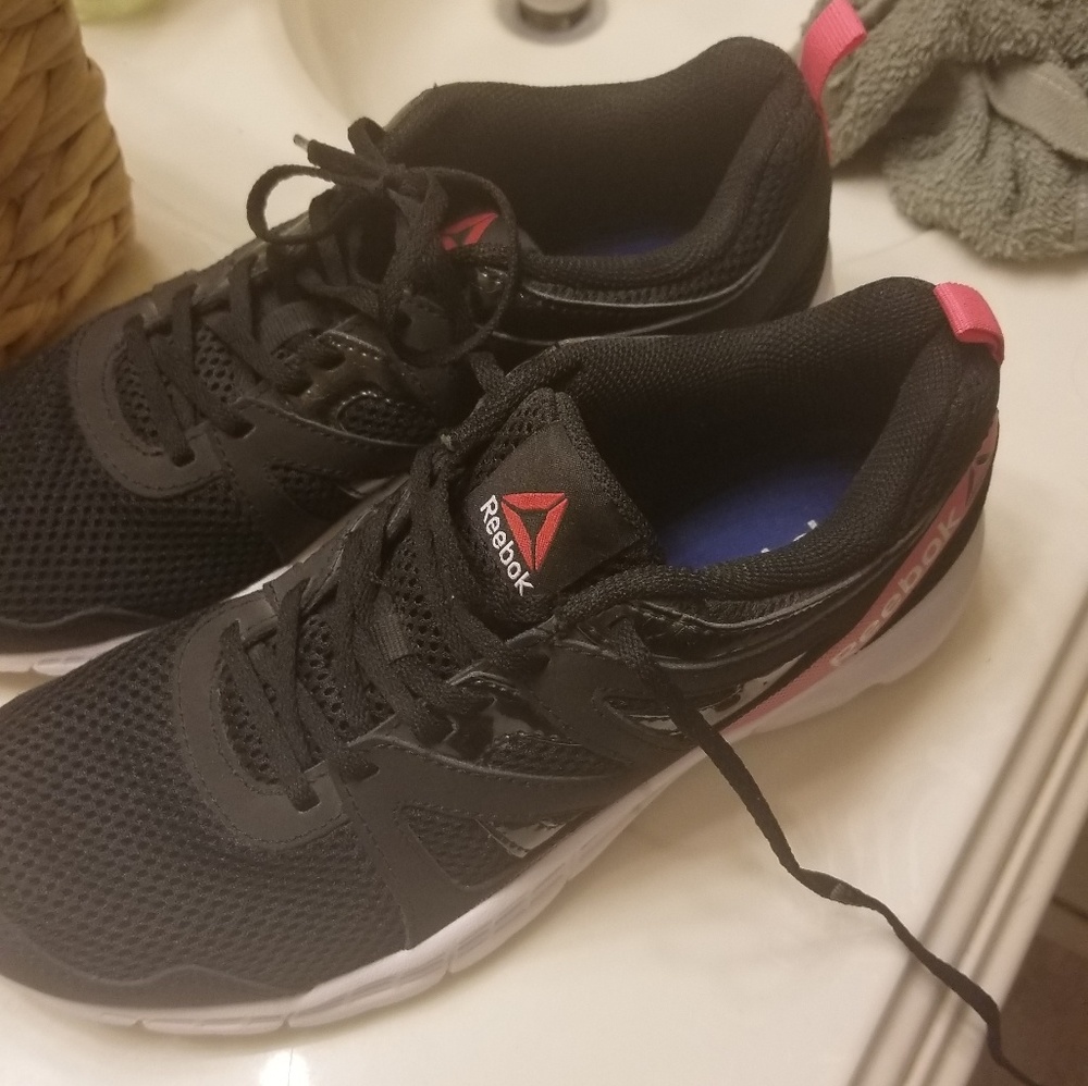 Ladies Reebok's - Picture 2 of 2